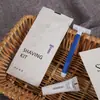 Hotel de alojamiento familiar juego de artículos de tocador desechables cepillo de dientes peine rastrillo gorro de ducha hisopo de algodón consumibles al por mayor