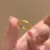 Anel de Trevo da Sorte Gelo Triturado Dourado para Mulheres, Design de Nicho, Moda Francesa de Luxo Leve, Anel Único e Versátil