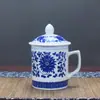 Copo de Água de Cerâmica Jingdezhen com Tampa, Copo de Porcelana Azul e Branca, Copo para Sala de Reunião de Escritório, Xícara de Chá Estilo Antigo para Sala de Xadrez e Cartas para Uso Doméstico