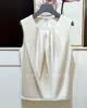 Colete Elegante e Versátil Sem Mangas de Acetato para o Trabalho, Novo Estilo Verão 2025, Top Camiseta Elegante de Cetim Plissado