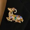 Broche de Cordero Lindo de Perla Transfronterizo para Mujer de Lujo Ligero de Alta Gama Alfiler de Corsage de Cabra Oveja Alfiler de Solapa Accesorios de Ropa