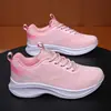 Fabricantes transfronterizos envían zapatos Jinjiang para mujer, zapatillas ultraligeras para correr, zapatos con amortiguación, zapatillas de salto de longitud para niñas