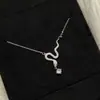 Colar do Ano do Signo da Cobra para Mulheres, Luxo Leve, Nicho, Moda Ins, Versátil, Elegante, Pingente de Alta Qualidade, Corrente para Clavícula, Presente para Namorada