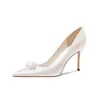 Grinalda de Garça Branca 2026 Novos Sapatos de Casamento de Cetim Sapatos de Noiva Salto Alto Branco Vestido Principal Casamento Sexy Francês Salto Agulha