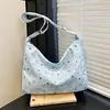 Bolsa de grande capacidade com um toque descontraído para mulheres, novo estilo 2026, adequada para o trajeto diário, versátil, de ombro único, crossbody, bolsa de tecido tote para estudantes universitários