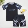 Nuevos estilos de verano de trajes de baño para niños: Trajes de baño sencillos y elegantes para estudiantes, incluyendo un conjunto de dos piezas de manga corta para niños, perfectos para ventas transfronterizas