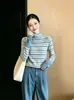 O popular top de malha com gola alta listrado em cinza e cor contrastante de manga comprida deste ano para outono e inverno, estilo coreano, absolutamente lindo, modelador, suéter estiloso