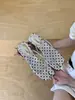 Sandálias Femininas de Salto Anabela com Estampa de Leopardo e Strass 2026 Novas Flip-Flops Estilosas com Design Único
