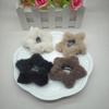 Horquilla de estrella de cinco puntas de peluche de otoño e invierno con clip lateral Liuhai BB, linda horquilla hueca de niña dulce de leche suave de moda