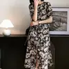 Vestido de Seda com Silhueta de Planta para Mulheres no Verão, Design Estiloso, Roupas Femininas Hangzhou Sijiqing, Vestido de Seda de Amora com Ajuste na Cintura