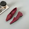 Sapatos retrô estilo britânico com bico fino e salto grosso, adequados para o trajeto e o trabalho, mocassins casuais de couro versáteis para mulheres