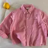 Camisas infantis de primavera e outono para meninos e meninas, roupas de bebê estilosas, designs modernos e exclusivos, estilo de Hong Kong e coreano, bordadas, para exportação, camisas da moda