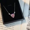 Versa Belleza Simple Europea y Americana Colgante de Diamante de Alto Carbono Color Polvo de Rosa Collar Dorado Brillante Micro-incrustado Seiko Amor Dorado para Mujer