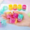 Pequeño Mini cara sonriente resorte arcoíris círculo caricatura anillo de apilamiento creativo juguetes educativos para niños 12 por bolsa