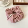 Goma para el pelo de lunares estilo retro coreano, una coleta sofisticada y chic sin esfuerzo para otoño e invierno, perfecta para crear un moño elegante.