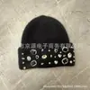 Gorro de punto de piel de conejo cálido con pedrería para otoño e invierno, gorro de lana de moda versátil, gorro pequeño de lana que estiliza el rostro, orejeras a prueba de frío