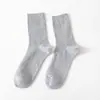 Calcetines para hombre otoño e invierno calcetines grises rayas verticales calcetines blancos para hombre de longitud media pantorrilla calcetines de vestir cómodos de algodón desodorantes color liso