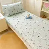 Nuevo producto transfronterizo: Sábana para cama de estudiante serie "Light-Picking" hecha de algodón puff, lindo diseño de caricatura para literas, funda de colchón para estudiante
