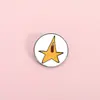 Broches Creativos y Personalizados Europeos y Americanos con Forma de Estrella Dorada de Cinco Puntas, Insignias de Metal para Accesorios de Dibujos Animados Transfronterizos Simples y Originales al por Mayor
