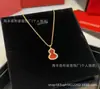Versão High-End Kirin Ouro 18K Ágata Vermelha Colar Brincos de Cabacinha Brincos de Ágata Vermelha para Mulheres Brincos Cravejados de Diamantes Pingente Corrente para Clavícula