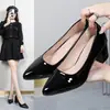 2026 Nuevos Zapatos de Moda Casuales Transpirables de Cuero Patentado de Tacón Alto Grueso de Punta Puntiaguda de Talla Grande para Mujer