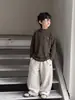 Loja de Algodão Roupa de Baixo Transfronteiriça para Meninos para o Final do Outono 2026 Nova Moda Coreana Gola Alta Média Roupa Infantil Conjunto Versátil