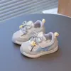 Zapatos Cornetto de malla rosa dulce para niñas pequeñas, nuevo estilo para niños en 2026, con cierre de velcro, versátiles, transpirables, perfectos para niños pequeños.