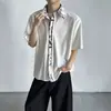 Camisa texturizada de manga corta para hombre, Top de retazos florales de alta gama tipo dos piezas falsas, Camisa de playa delgada y holgada de verano