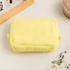 Nueva bolsa de cosméticos de color caramelo, linda bolsa de almacenamiento, portátil para estudiantes, mini bolsa cuadrada pequeña de algodón acolchada con flores para llevar a mano