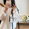 Bolso de Moda de Cereza Fresco y Elegante para Mujer, Bolso Cruzado de Nicho de Moda Nuevo Verano 2026, Bolso Cuadrado Pequeño Versátil Chic