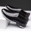 Sapatos masculinos de sola macia e resistentes ao desgaste, tênis de couro da moda estilo Paul novo, tênis de corrida com amortecimento a ar versão coreana, sapatos esportivos com cadarço para homens