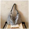 Bolso de hombro estilo coreano, moderno, de gran capacidad, con estampado de leopardo para mujer, un bolso cruzado nuevo y elegante adecuado para ir al trabajo y a la escuela.