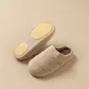 Chinelos de algodão antiderrapantes femininos para uso doméstico, novo estilo outono/inverno 2026, para ambientes internos, forrados com fleece, espessados, quentes, com sola macia, sapatos de algodão para casal, estilo masculino