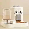Comedouro automático com água e ração integrados para cães e gatos, ideal para animais de estimação. Com grande capacidade.