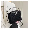 Bolsas Transfronterizas para Mujer 2025 Nuevos Bolsos de Mano Simples en Forma de V para Mujer Moda Ins Bolso Versátil para Mujer Bolso de Hombro Único Cruzado