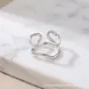Anel aberto irregular em aço inoxidável, banhado a ouro e prata, estilo europeu e americano, design simples torcido, anel feminino, atacado do fabricante