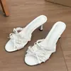 Sandálias de Salto Alto Slip-On com Acabamento em Renda para Mulheres, Novo Estilo Francês de Verão 2026, Adequadas para Usar com Vestidos, Sandálias Doces de Salto Fino