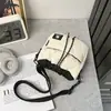 Bolso Cubo con Cordón de Patrón de Diamante para Hombres y Mujeres 2025 Nuevo Bolso de Hombro Ligero para Commuting Bolso Cruzado Versátil para Teléfono Móvil