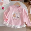 Camiseta de Manga Longa Outono para Meninas 2025 Nova Moda Doce Estampa de Desenho Animado Bainha com Retalhos Camisa Base Tendência 6