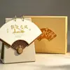 Calendário de Mesa 2027 Ano do Carneiro em Madeira Maciça Estilo Chinês com Porta-Canetas Suporte de Metal Presente Corporativo Impressão de Logo da Empresa Mesa de Escritório