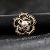Broche de diamantes de imitación rosas de alta calidad, venta al por mayor de fábrica, pinzas para ropa fijas sencillas con ramillete para ropa de mujer