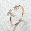 Anillo con Letra de Oro Rosa Nuevo de Amazon Transfronterizo Anillo Abierto con Diamante Blanco Joyería de Mano Anillo Único Personalizado Venta al por Mayor