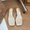Pantuflas de verano, nuevo estilo moderno 2026, sandalias de una tira para mujer, tacón bajo, sencillas y versátiles, adornos de cristal, a la moda