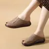 Zapatillas versátiles para mujer para exteriores 2026 nuevas sandalias planas de verano antideslizantes de suela suave para madres de mediana edad