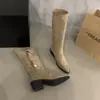 Botas Longas Retrô de Nicho para Mulheres Baixas 2026 Outono/Inverno Novo Estilo Design Francês Botas Western de Cavaleiro Marrom