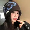 Gorro tejido jacquard floral vintage de otoño e invierno para mujer, versátil, cálido, protector de orejas, adelgazante de rostro, nuevo estilo de invierno