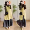 Nueva ropa de maternidad de otoño e invierno: vestido de tirantes, top elástico y media falda estilo coreano - un conjunto de tres piezas de maternidad moderno