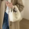 Bolsa Feminina Estilo Coreano para o Dia a Dia com Padrão Lichia, Bolsa de Ombro Transversal Estilo Cesta de Nicho, Nova Bolsa de Mão Vintage 2026 Bolsa Saco