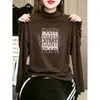 Camiseta de Manga Larga con Cuello Medio Alto Cepillado para Mujer, Estilo Nuevo Otoño 2026, Color Café, Capa Base Reductora de Edad, Top Versátil de Moda