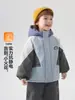 Jaqueta de Algodão com Forro de Lã Estilo Europeu para Meninos Casaco de Inverno com Capuz Modelo Novo 2025 Roupa Infantil Casaco de Algodão de Inverno para Bebês e Crianças